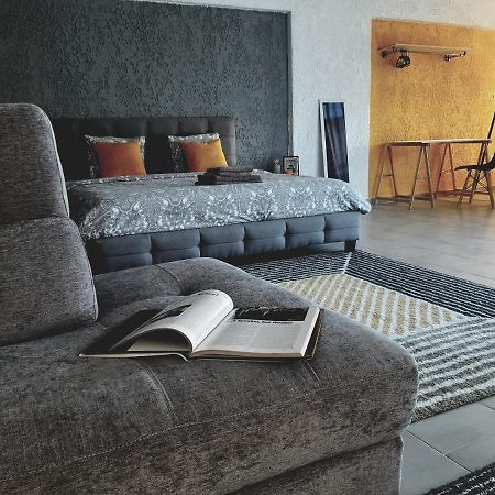 21 Suites Deluxe Stay Near The Airport Markópoulon المظهر الخارجي الصورة