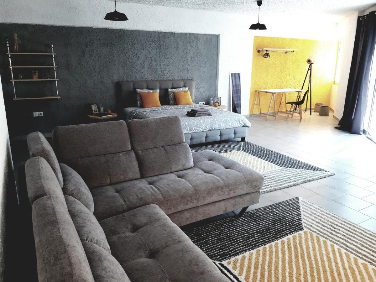 21 Suites Deluxe Stay Near The Airport Markópoulon المظهر الخارجي الصورة